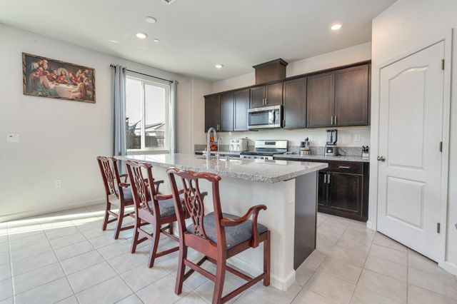 341 Manchester Drive, Los Banos, CA 93635