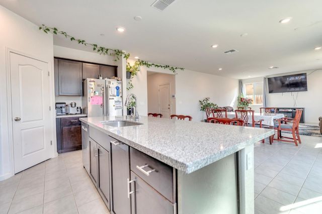 341 Manchester Drive, Los Banos, CA 93635