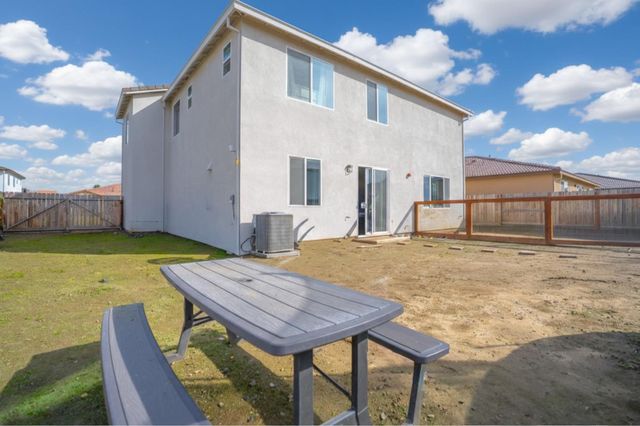 341 Manchester Drive, Los Banos, CA 93635