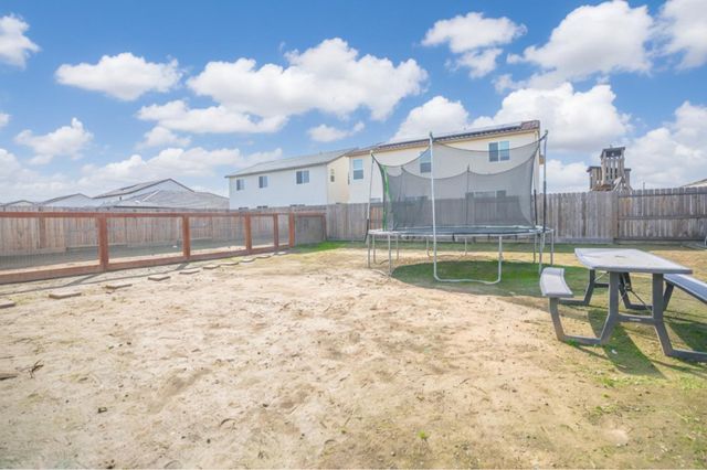 341 Manchester Drive, Los Banos, CA 93635