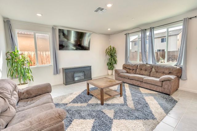 341 Manchester Drive, Los Banos, CA 93635