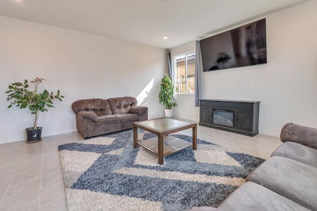 341 Manchester Drive, Los Banos, CA 93635