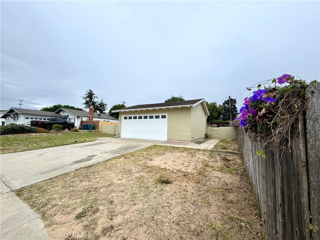 Image 1 of property listing at 722 Edgewood, Santa Maria, CA 93455