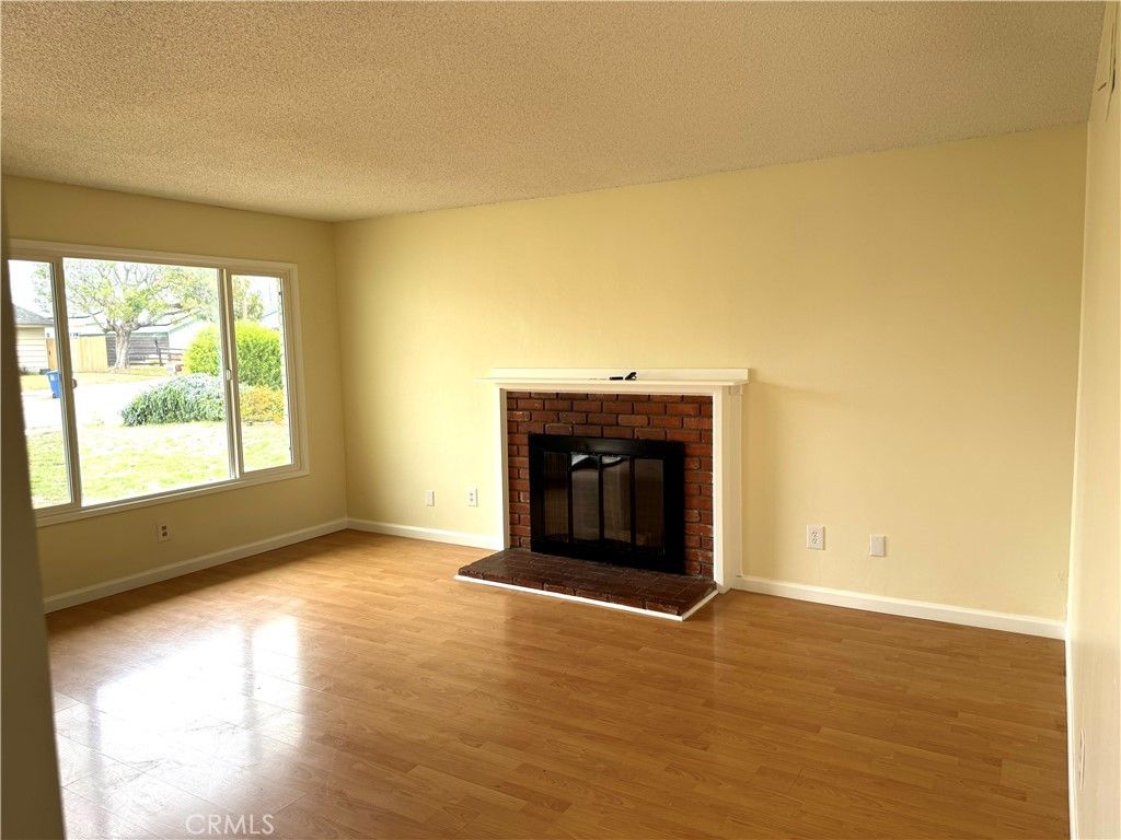 Image 4 of property listing at 722 Edgewood, Santa Maria, CA 93455