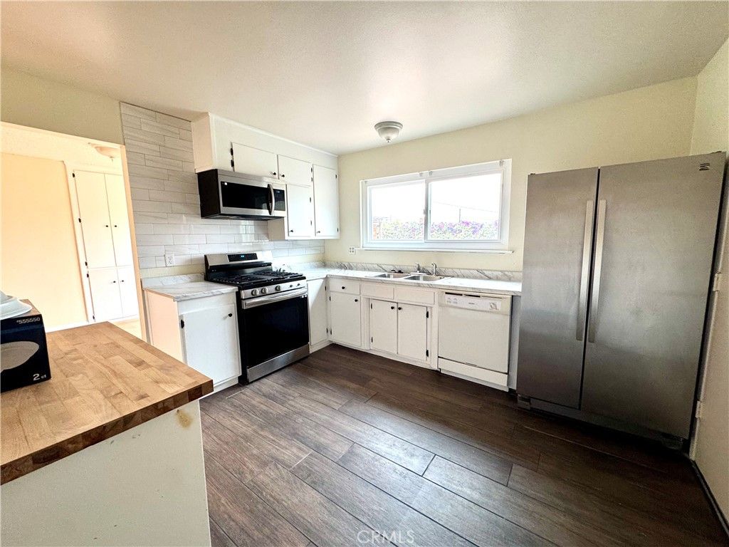 Image 5 of property listing at 722 Edgewood, Santa Maria, CA 93455