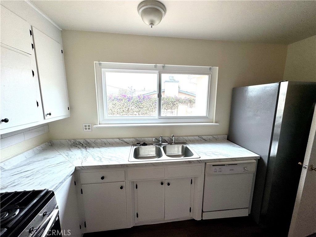 Image 6 of property listing at 722 Edgewood, Santa Maria, CA 93455
