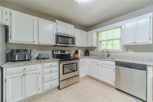 2195 Azalea, Loganville, GA 30052