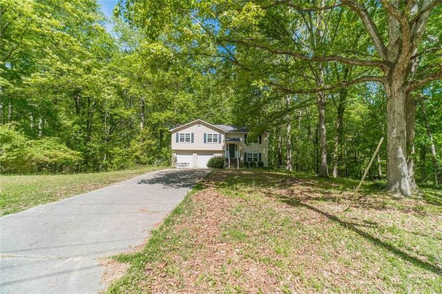2195 Azalea, Loganville, GA 30052