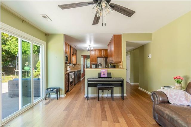 105 Kyle CIR, Yorktown, VA 23693