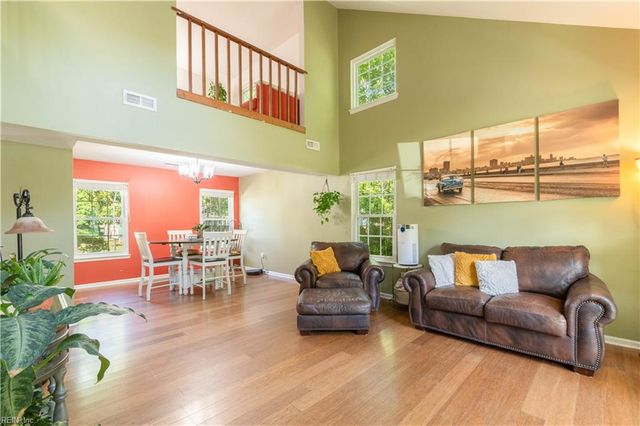 105 Kyle CIR, Yorktown, VA 23693