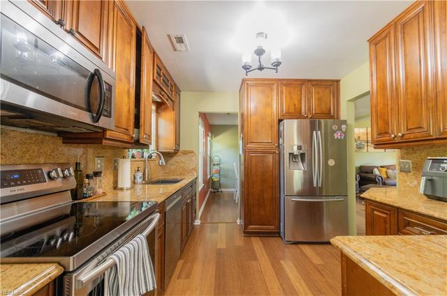 105 Kyle CIR, Yorktown, VA 23693