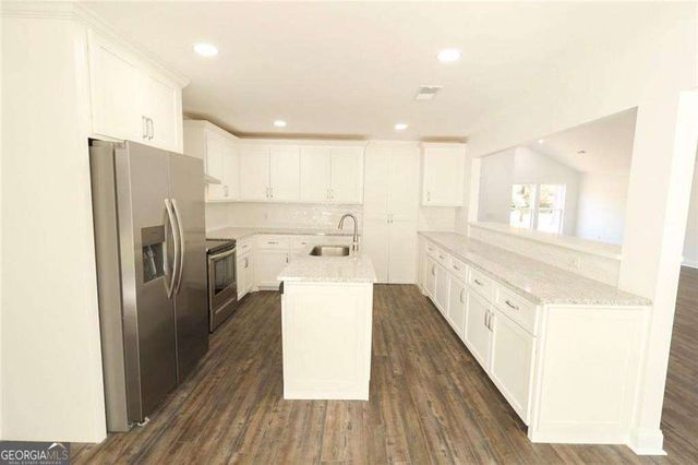 210 Sugar Maple Street, Jesup, GA 31545