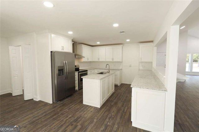 210 Sugar Maple Street, Jesup, GA 31545