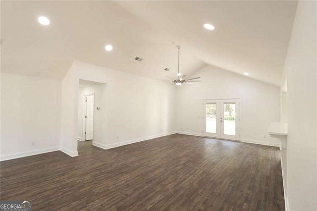 210 Sugar Maple Street, Jesup, GA 31545