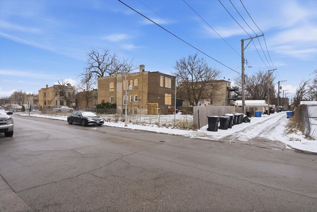 4300 W Gladys Avenue, Chicago, IL 60624