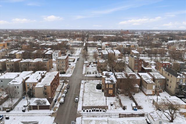 4300 W Gladys Avenue, Chicago, IL 60624