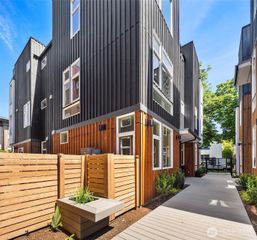 1755 17th Avenue, Seattle, WA 98122