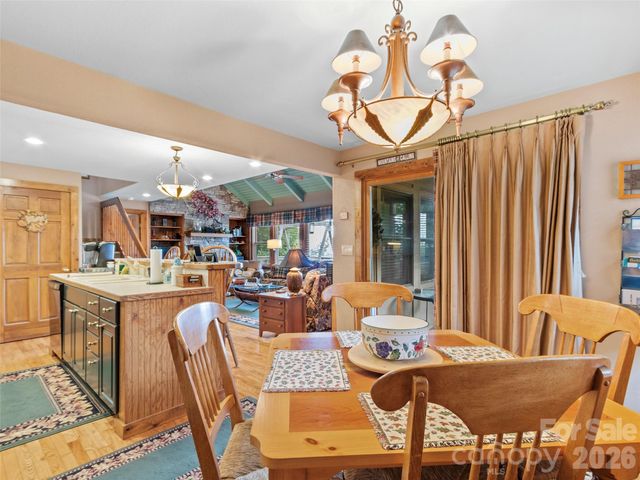 21 Ivy Ridge Road, Burnsville, NC 28714