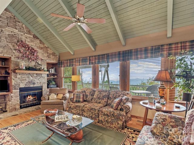 21 Ivy Ridge Road, Burnsville, NC 28714