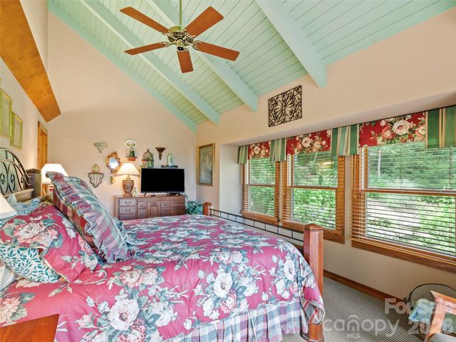 21 Ivy Ridge Road, Burnsville, NC 28714