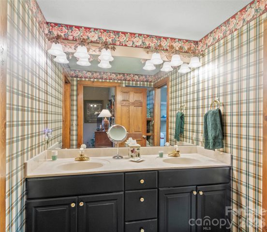 21 Ivy Ridge Road, Burnsville, NC 28714