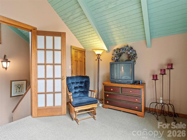 21 Ivy Ridge Road, Burnsville, NC 28714