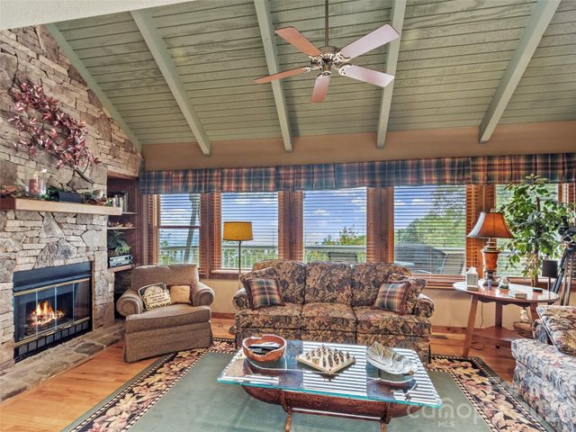 21 Ivy Ridge Road, Burnsville, NC 28714