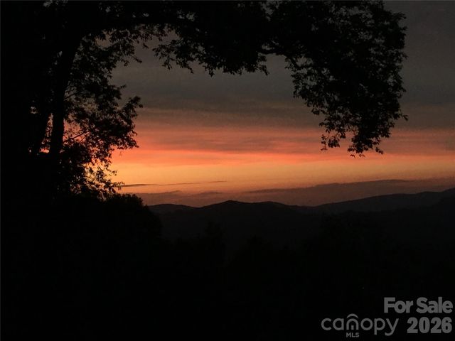 21 Ivy Ridge Road, Burnsville, NC 28714