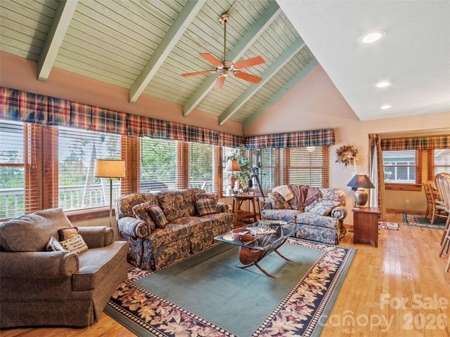 21 Ivy Ridge Road, Burnsville, NC 28714