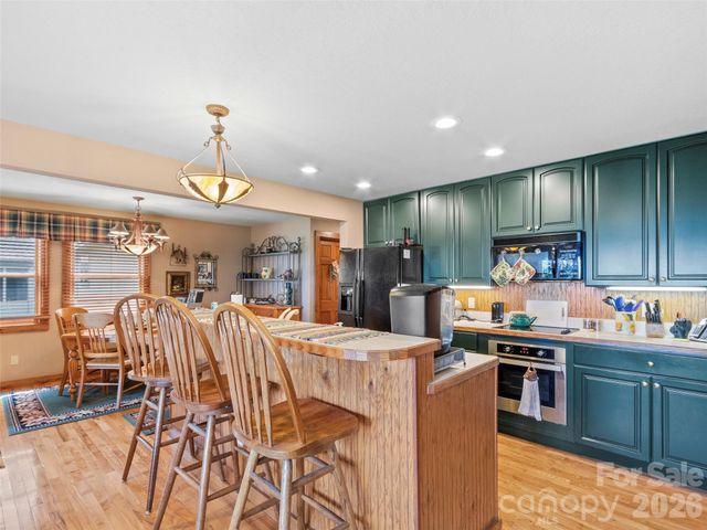 21 Ivy Ridge Road, Burnsville, NC 28714