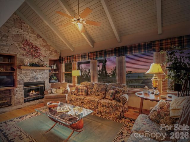 21 Ivy Ridge Road, Burnsville, NC 28714