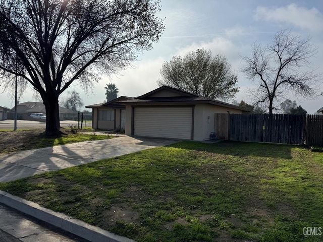 8837 Glenda Street, Bakersfield, CA 93307