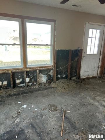 17122 10TH Avenue North, East Moline, IL 61244