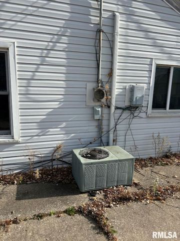 17122 10TH Avenue North, East Moline, IL 61244