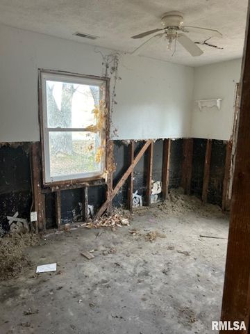 17122 10TH Avenue North, East Moline, IL 61244