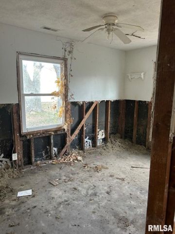 17122 10TH Avenue North, East Moline, IL 61244