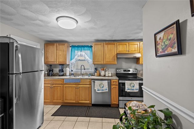 690 Killingly Street, Johnston, RI 02919