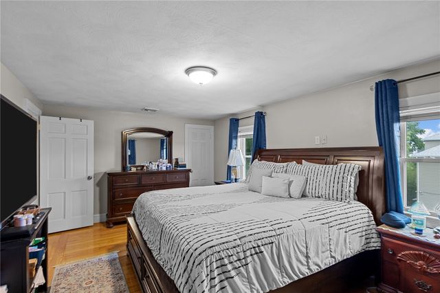 690 Killingly Street, Johnston, RI 02919
