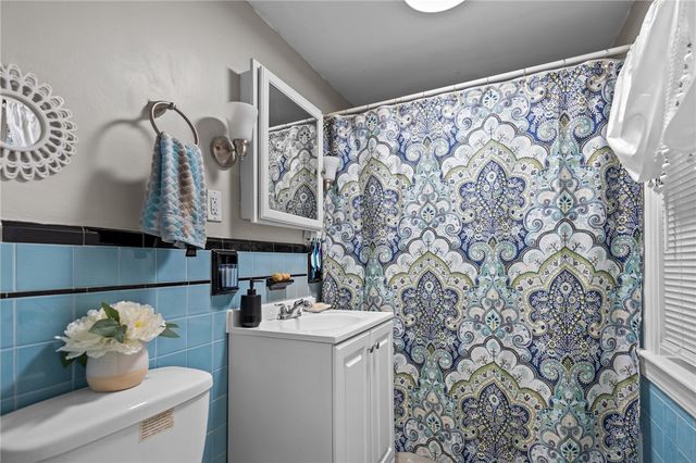 690 Killingly Street, Johnston, RI 02919