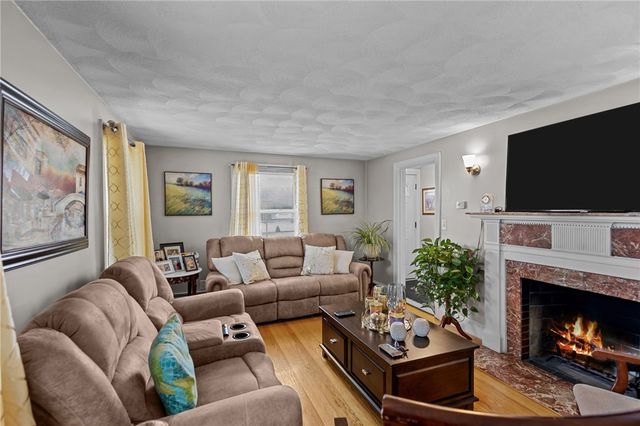 690 Killingly Street, Johnston, RI 02919