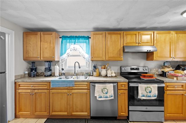 690 Killingly Street, Johnston, RI 02919