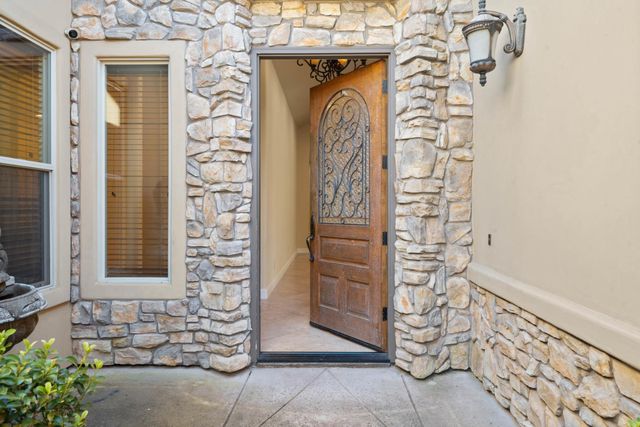 8095 Village Estates Ln, Fair Oaks, CA 95628