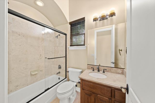 8095 Village Estates Ln, Fair Oaks, CA 95628