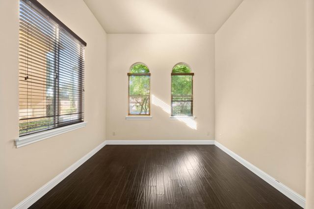 8095 Village Estates Ln, Fair Oaks, CA 95628