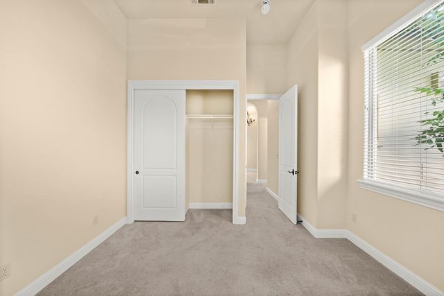8095 Village Estates Ln, Fair Oaks, CA 95628