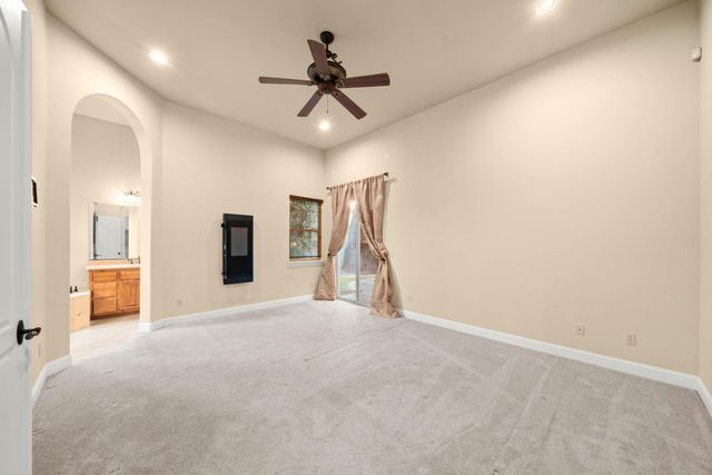 8095 Village Estates Ln, Fair Oaks, CA 95628