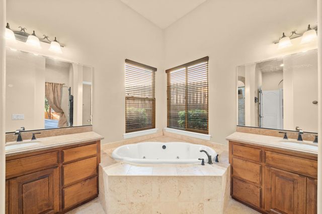 8095 Village Estates Ln, Fair Oaks, CA 95628