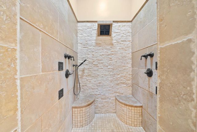 8095 Village Estates Ln, Fair Oaks, CA 95628