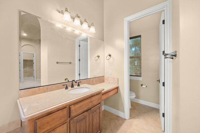 8095 Village Estates Ln, Fair Oaks, CA 95628