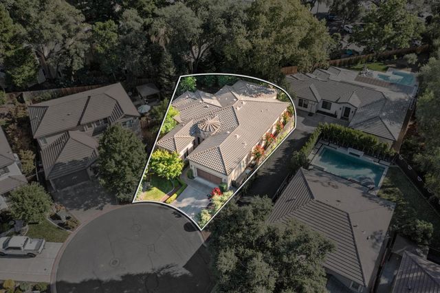 8095 Village Estates Ln, Fair Oaks, CA 95628